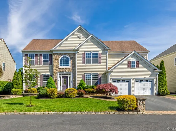 33 Avolet Court, Mount Sinai, NY 11766