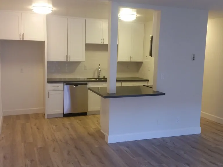 431 Indiana St — Photo 15