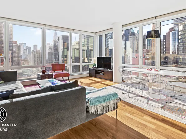 250 East 53rd Street 3004 image 2 of 17