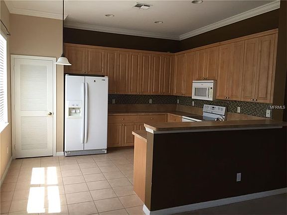 4th image of 948 Golden Pond Ct