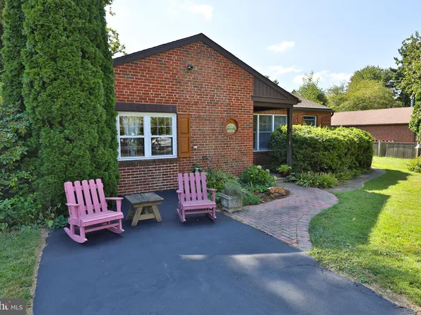 512 Hunters Ln, Oreland, PA 19075