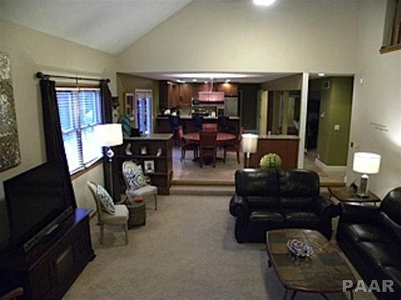 5th image of 2022 W Clarewood Ave