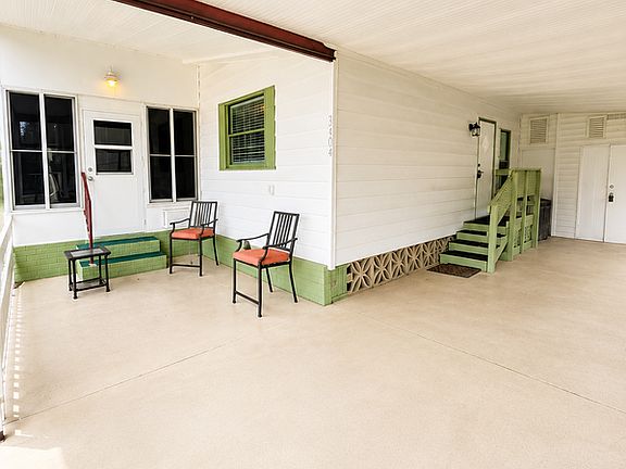 3rd image of 3404 Rainbow Ln
