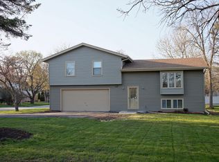 330 W Mall Rd, Glendale, WI 53217