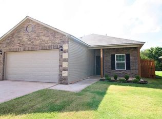 10113 Wimbledon Ct, Nichols Hills, OK 73120