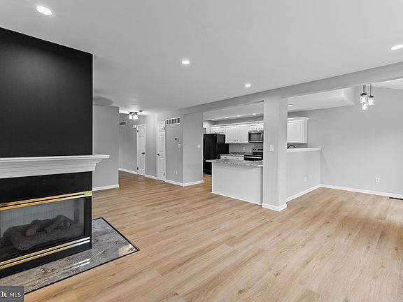 4th image of 28 Eynon Ct