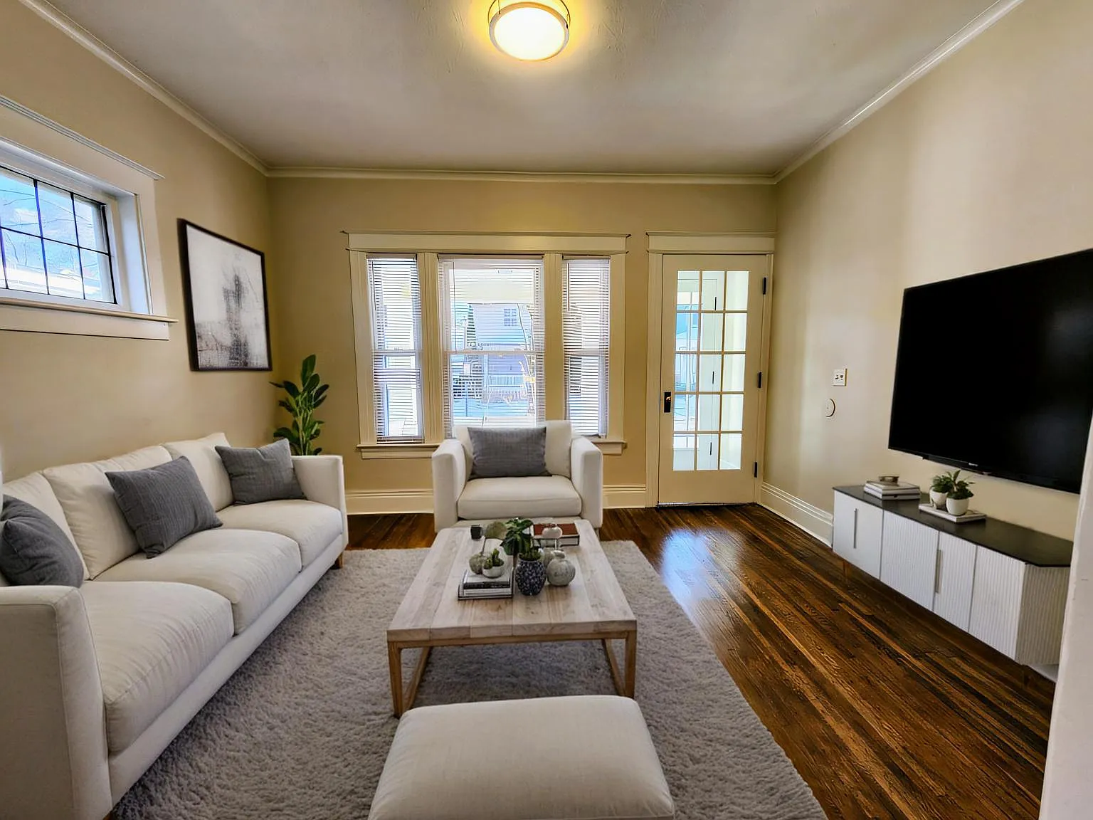676 Parsells Ave — Photo 1
