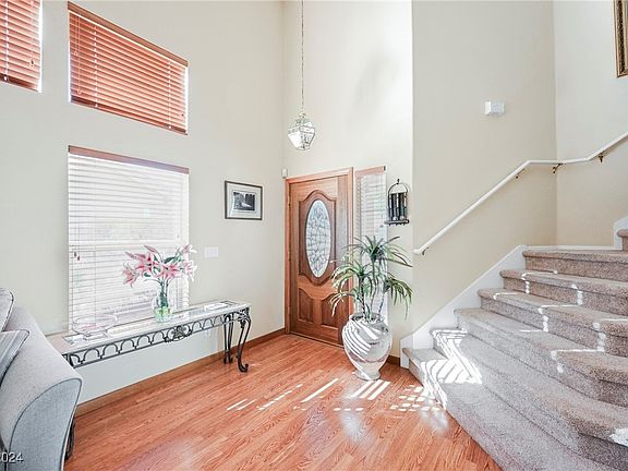 5th image of 109 Highwood Ave