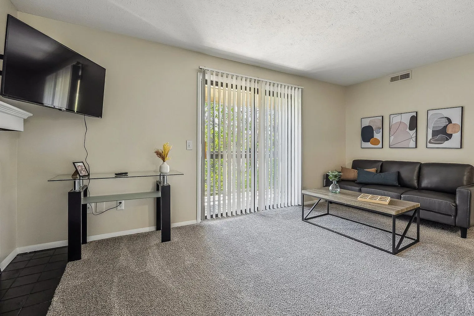 2 bed, 1.0 bath, 839 sqft, $2,805 — Photo 2