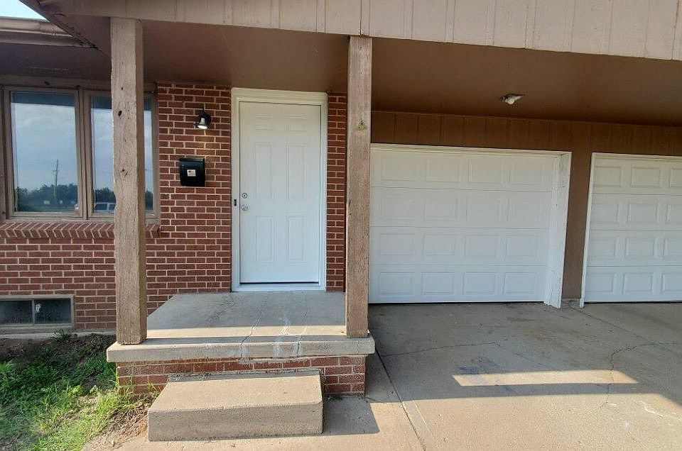 Front Door. One of the garages belongs to the unit.