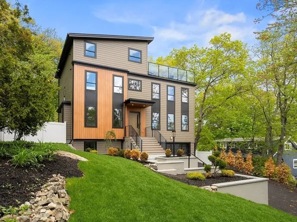 11 Pamela Dr, Arlington, MA 02474