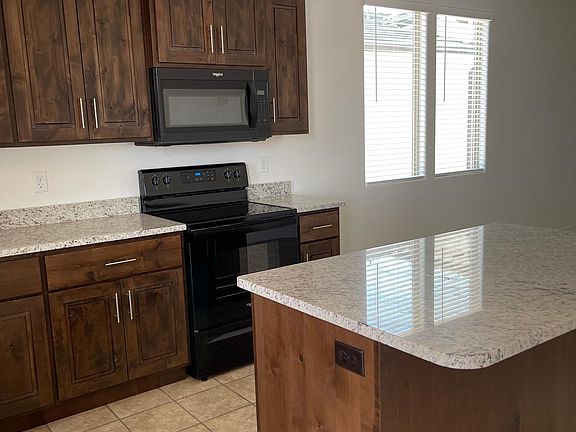 4th image of 814 Red Coral Ct