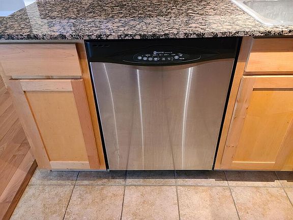 4th image of 5630 Pershing Ave Unit 38