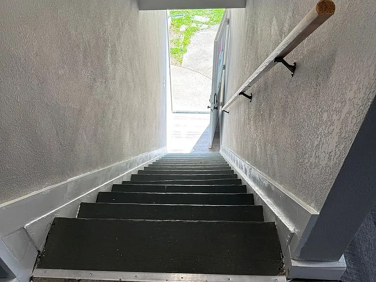 806 Broad St — Photo 2