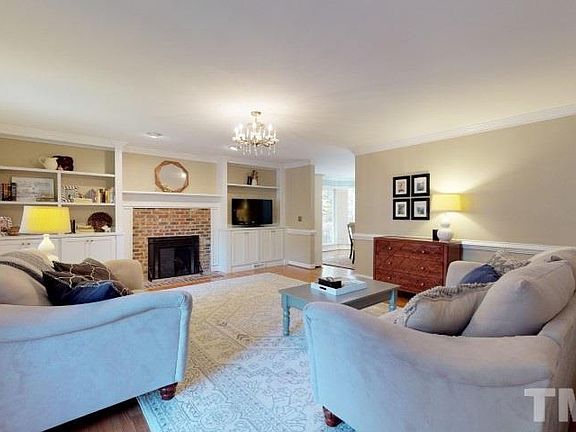 3rd image of 6 E Bridlewood Trl