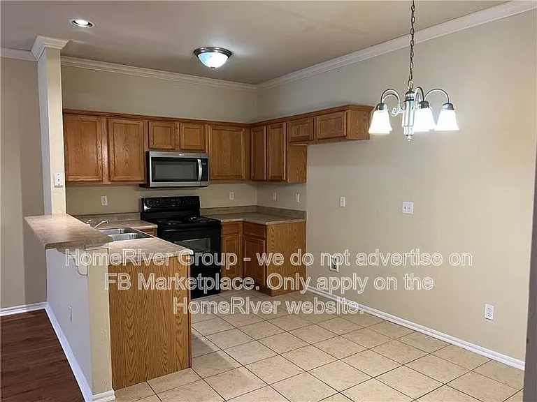 11137 SW 5th St — Photo 3
