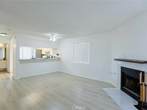 290 Victoria St #29-F8, Costa Mesa, CA 92627