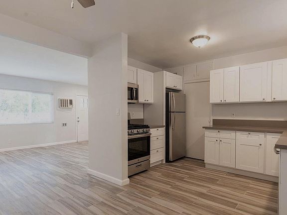 5th image of 423 E Elmwood Ave APT A