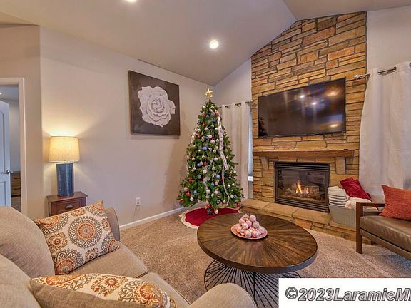 2nd image of 4128 Bobolink Ln