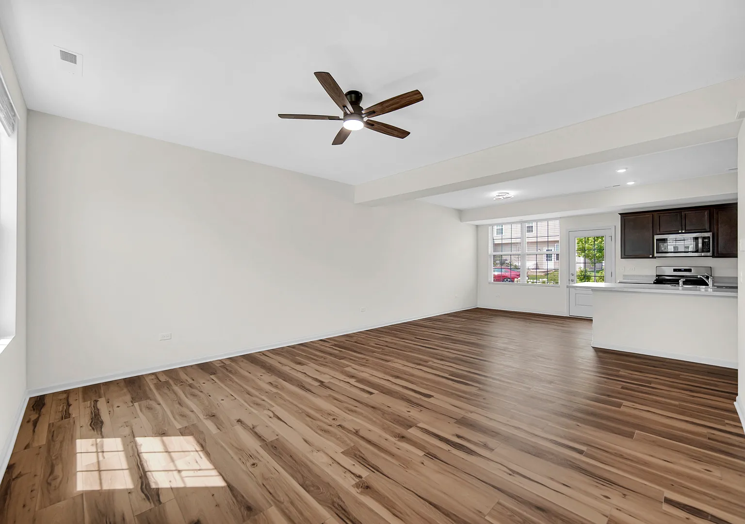 3 bed, 2.5 bath, 2130 sqft, $2,895 — Photo 4