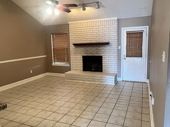 3rd image of 2513 Poppy Ln