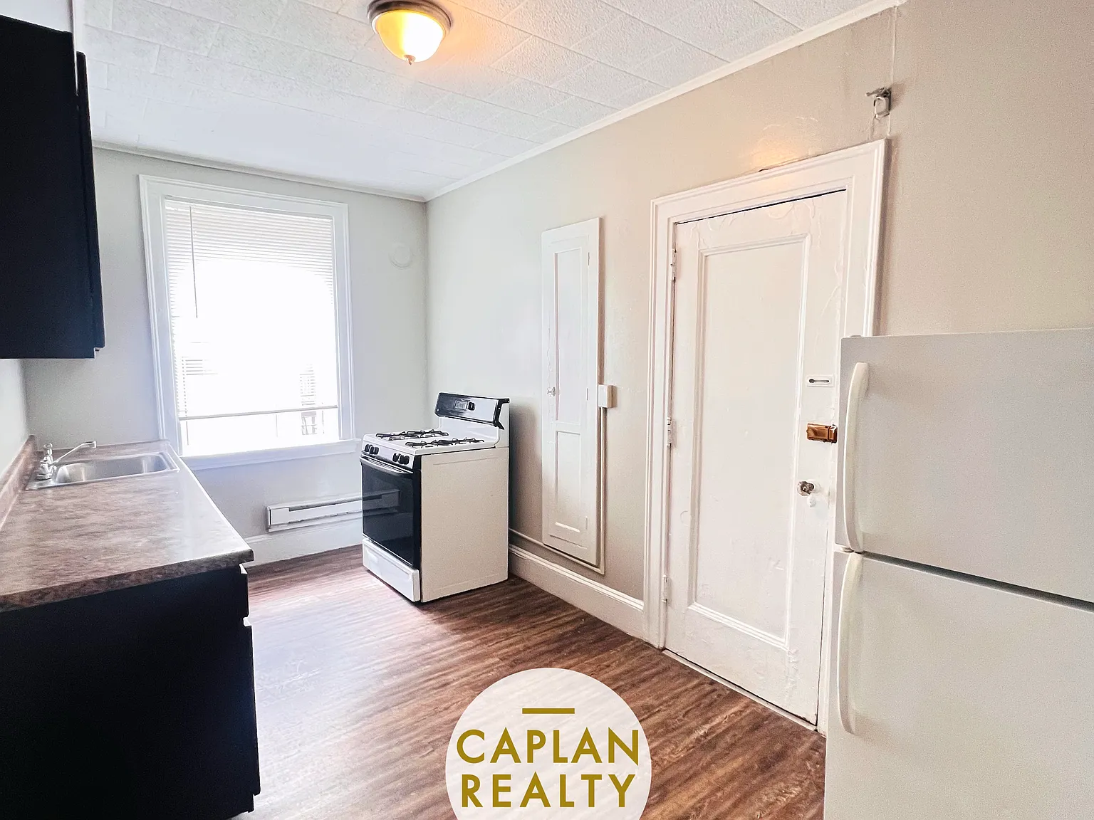 1 bed, 900 sqft, $1,600 — Photo 3