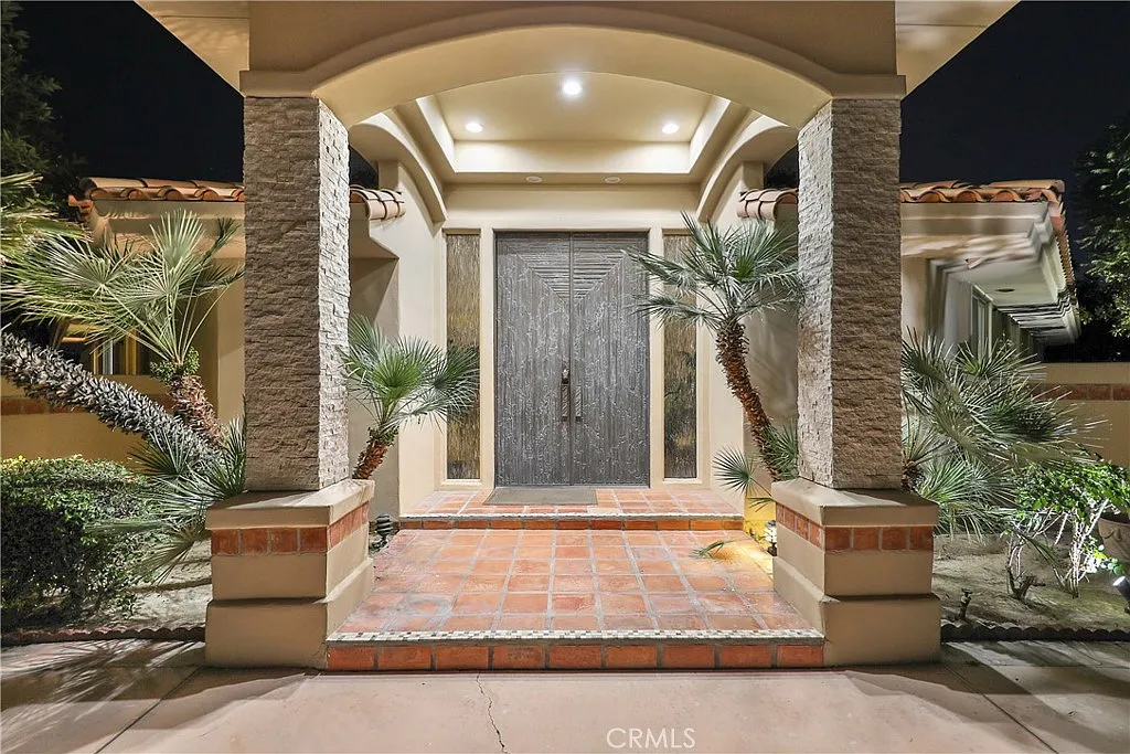 6 bed, 5.5 bath, 4731 sqft, $8,500 — Photo 2