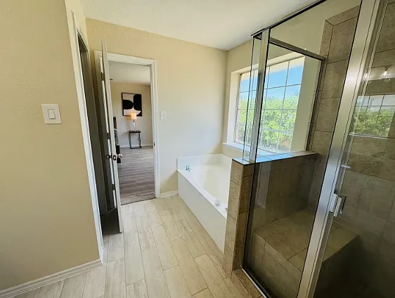 4 bed, 2.5 bath, 2174 sqft, $5,000 — Photo 4