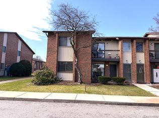 33537 Pondview Cir, Livonia, MI 48152