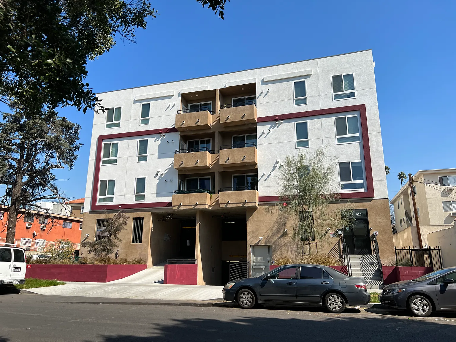 2 bed, 940 sqft, $2,695 — Photo 1