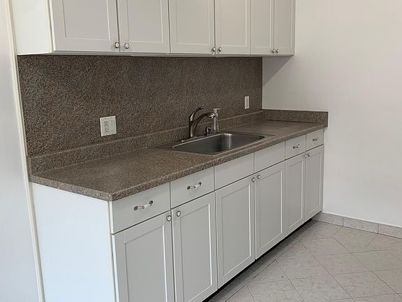 2nd image of 3590 Crestmoor Dr #1