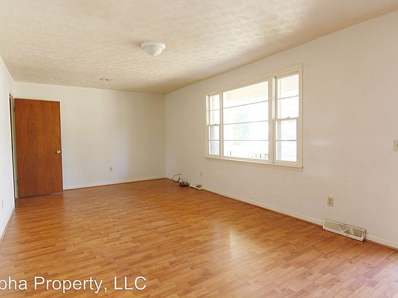 4th image of 206 Brantford Ln