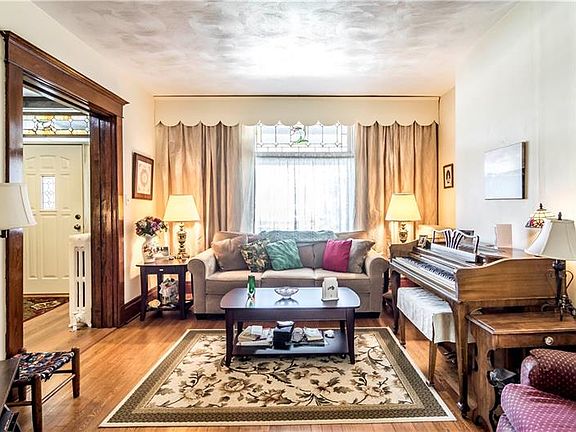 5th image of 1427 Alton St