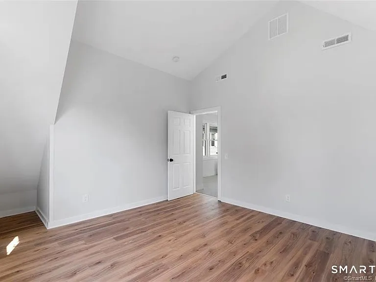19 Willard St #3 — Photo 4
