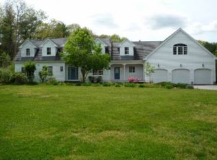 8 Fieldstone Dr, Westport, MA 02790