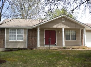 881 California Trail Dr, Saint Charles, MO 63304