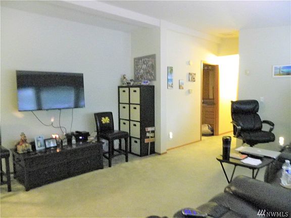 4th image of 309 Ozette St NE