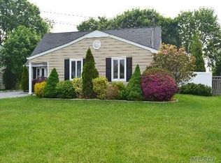 36 Cannon Dr, Holbrook, NY 11741