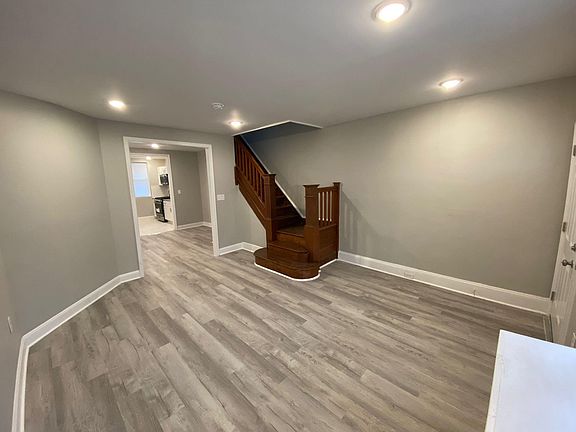 3rd image of 5835 Montrose St