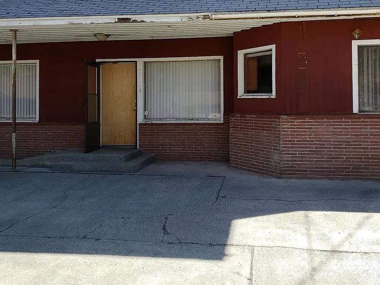 300 N Mill St — Photo 2