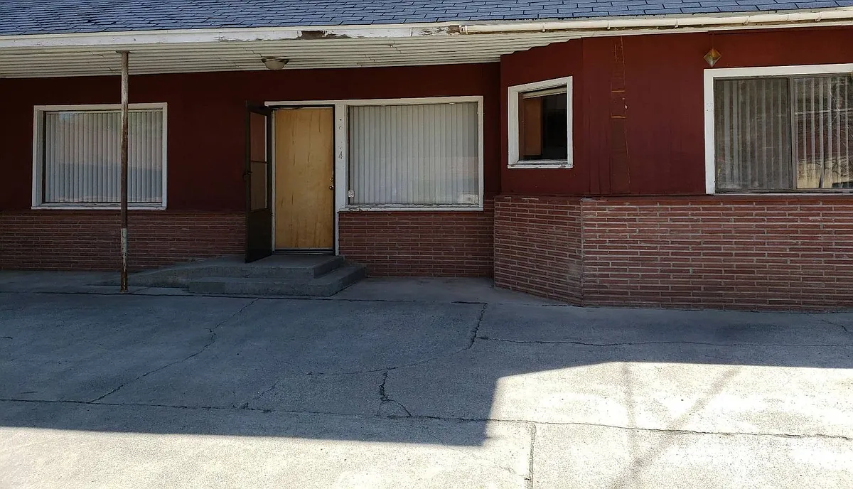 Building Photo - 300 N Mill St