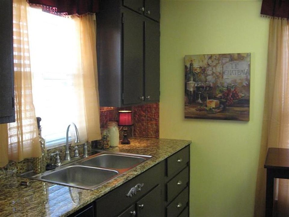 Beautiful Granite in Kitchen