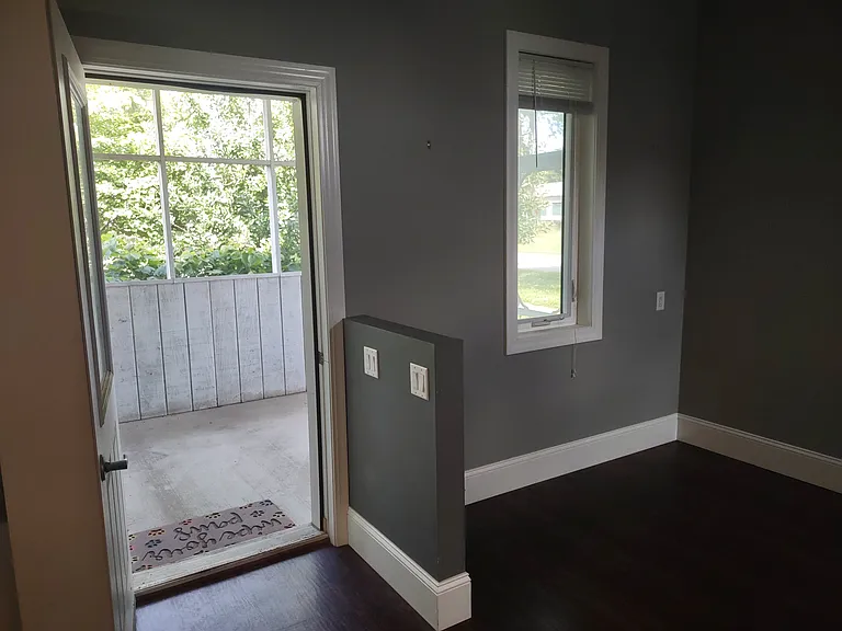 2529 Broadway Ave — Photo 18