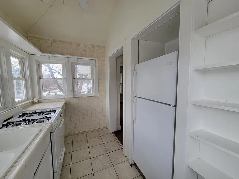 512 College Ave #2 — Photo 3