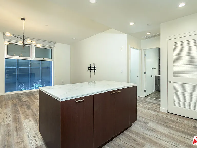 630 W 6th St #207 — Photo 13