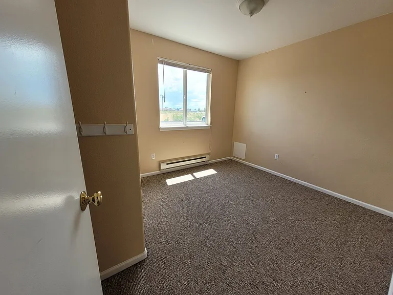912 Symons St — Photo 11