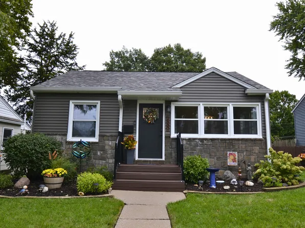 2550 Cody St, Bettendorf, IA 52722