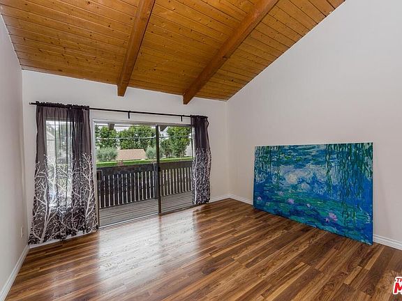 3rd image of 18350 Hatteras St APT 207