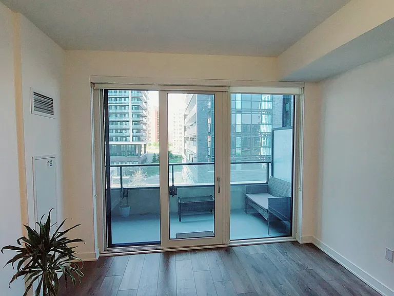 105 Oneida Cres #504 — Photo 10