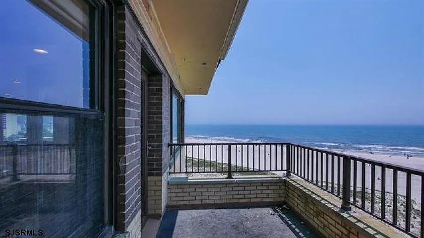 3 bed, 3.0 bath, $25,000 — Photo 2